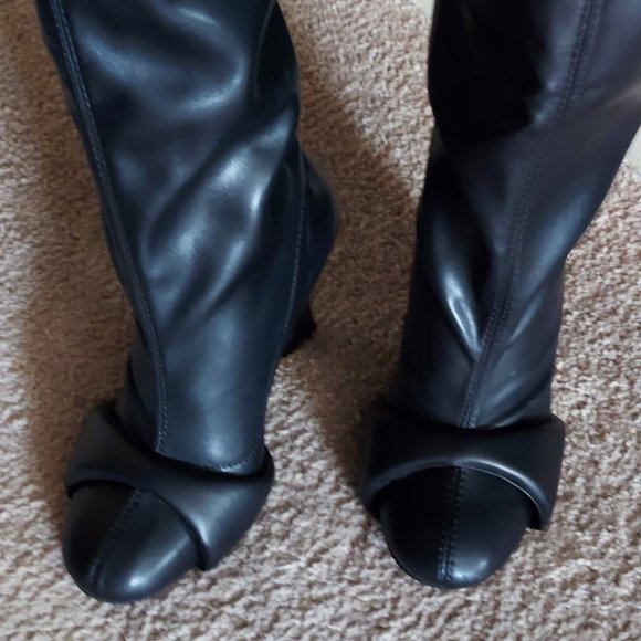 VEGAN LEATHER KNEE HIGH BOOTS WITH TOE STRAP - Picture 3 of 8